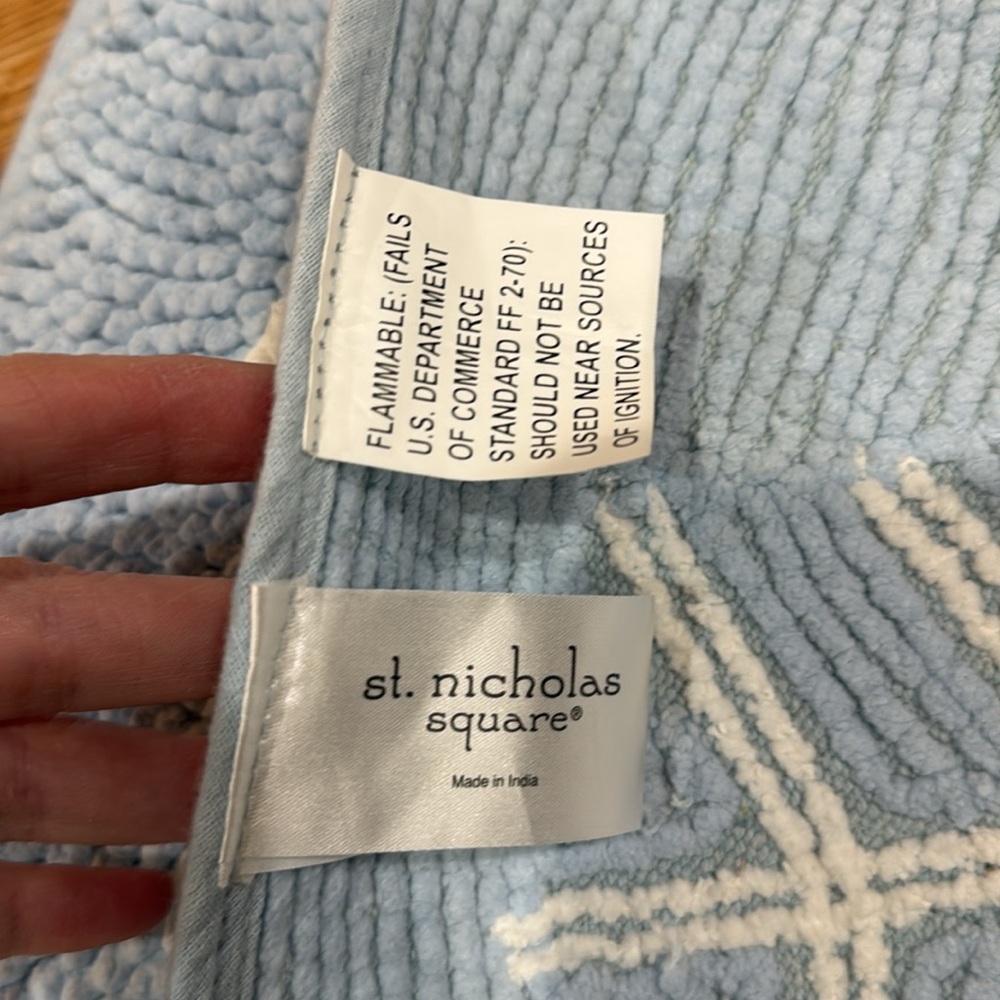 St. Nicholas Square Blue Snowflake Round Rug - Picture 4 of 5